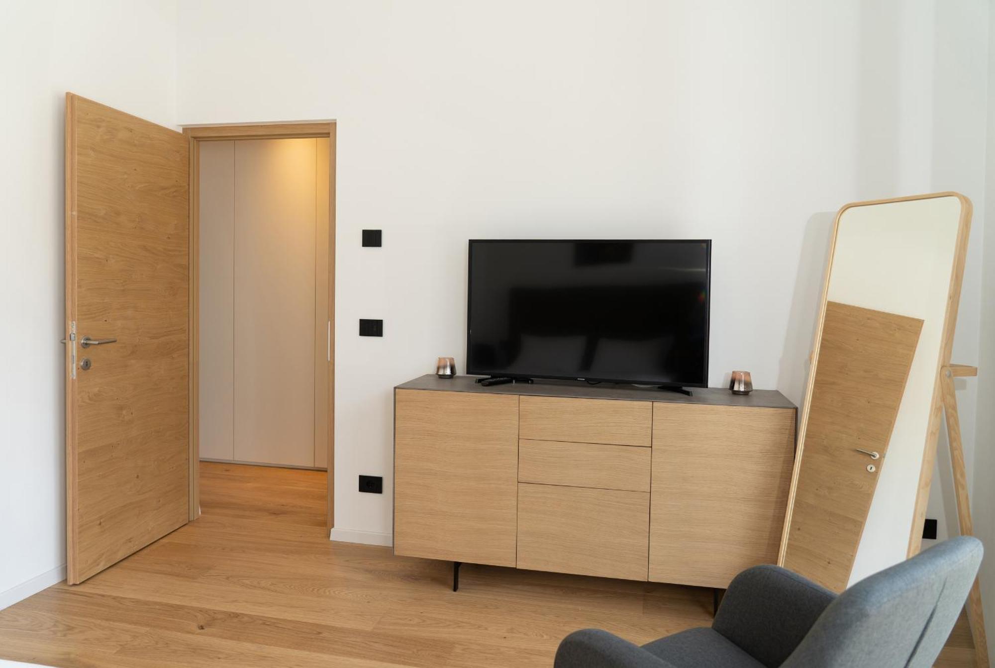 Serviced Apartments By Hotel De Charme Laveno Bilik gambar